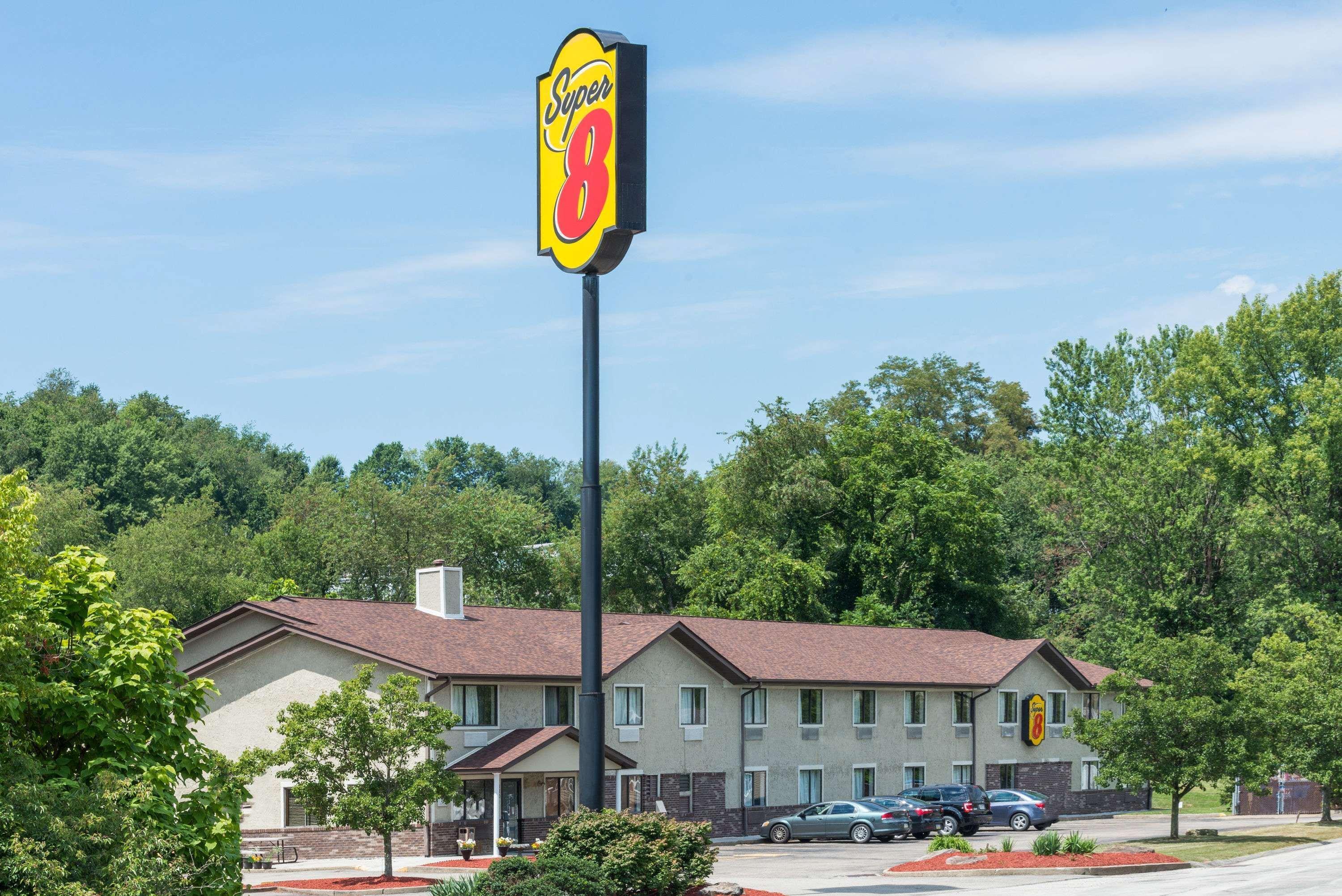 Super 8 By Wyndham Delmont Hotel Exterior photo