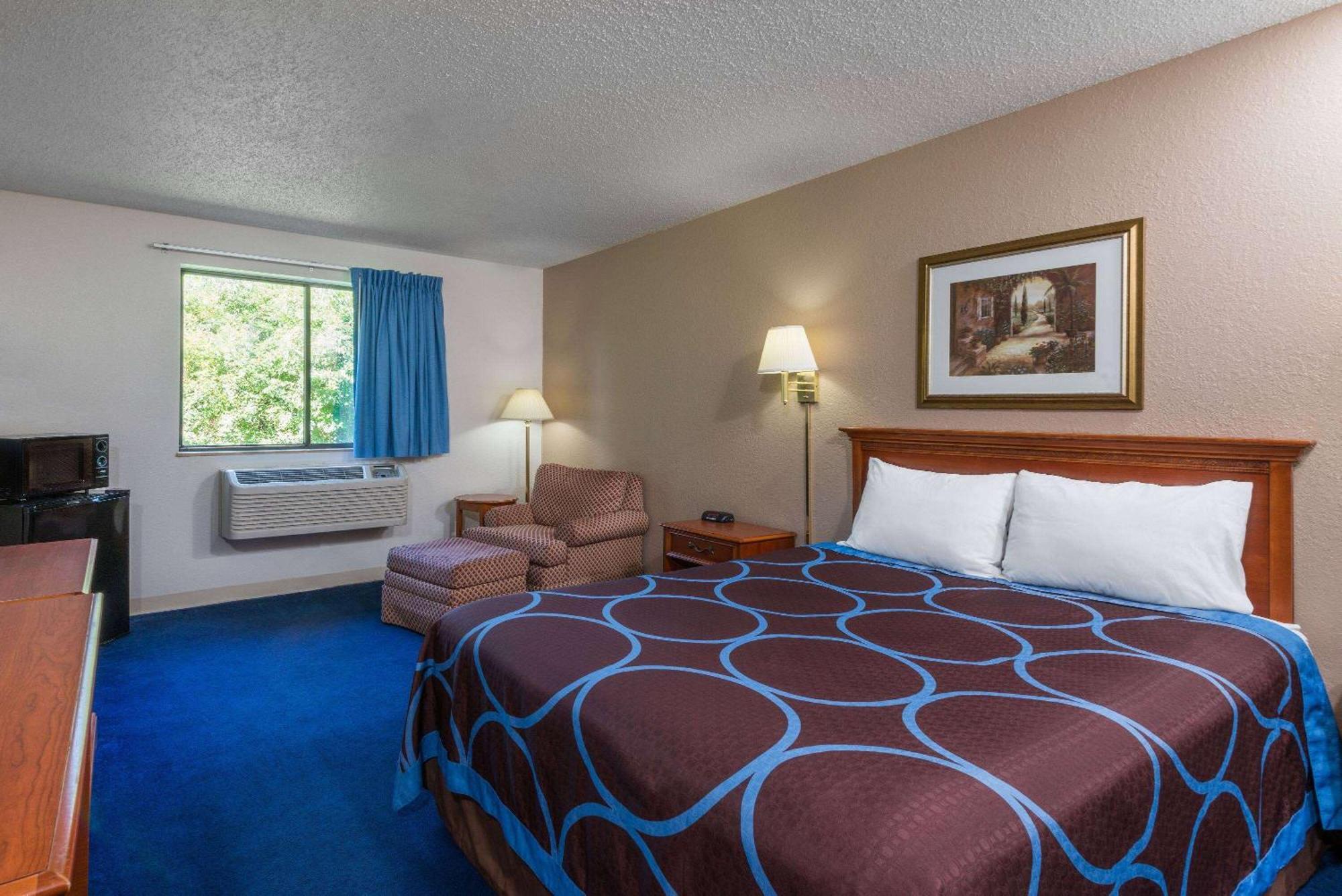 Super 8 By Wyndham Delmont Hotel Exterior photo