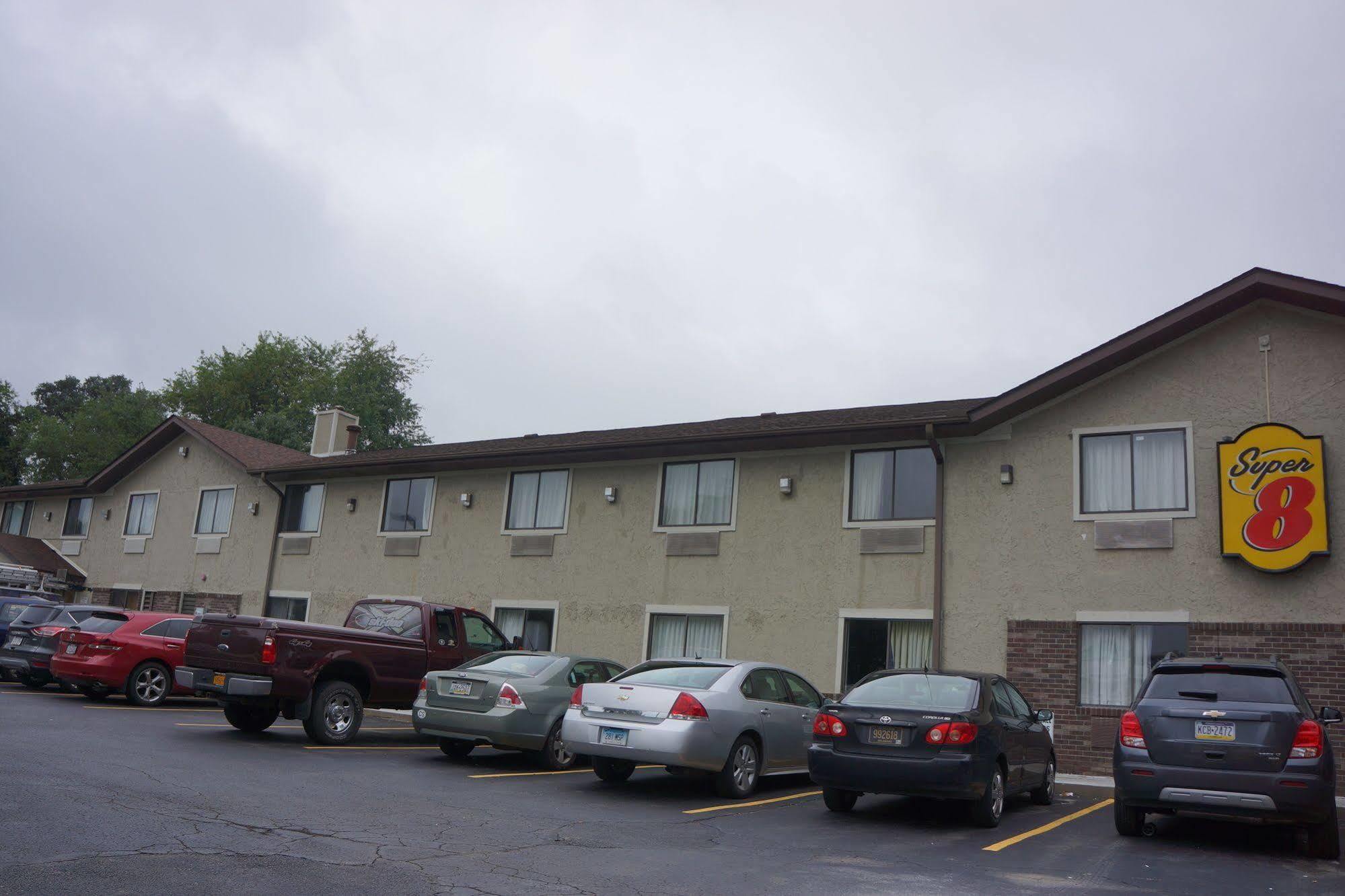 Super 8 By Wyndham Delmont Hotel Exterior photo